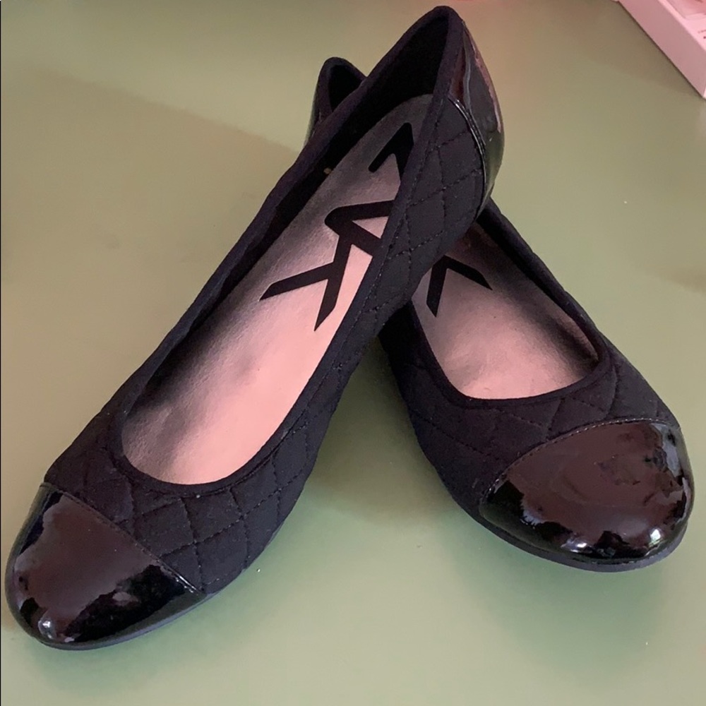 Black flats, unworn, size 9, Anne Klein Sport